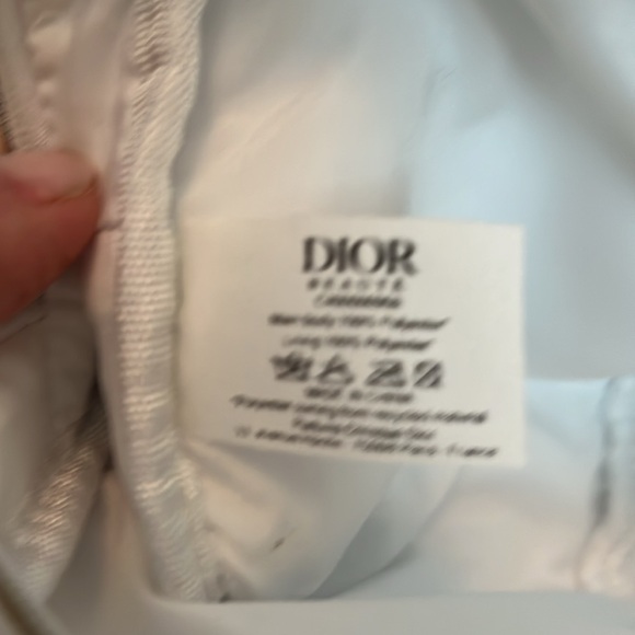 Dior Beauty White Cosmetic Bag with Gold Logo - Picture 8 of 8